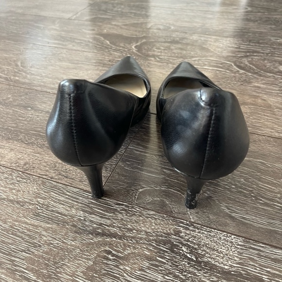 Nine West Leather Pointed Toe Heels. - Picture 2 of 3